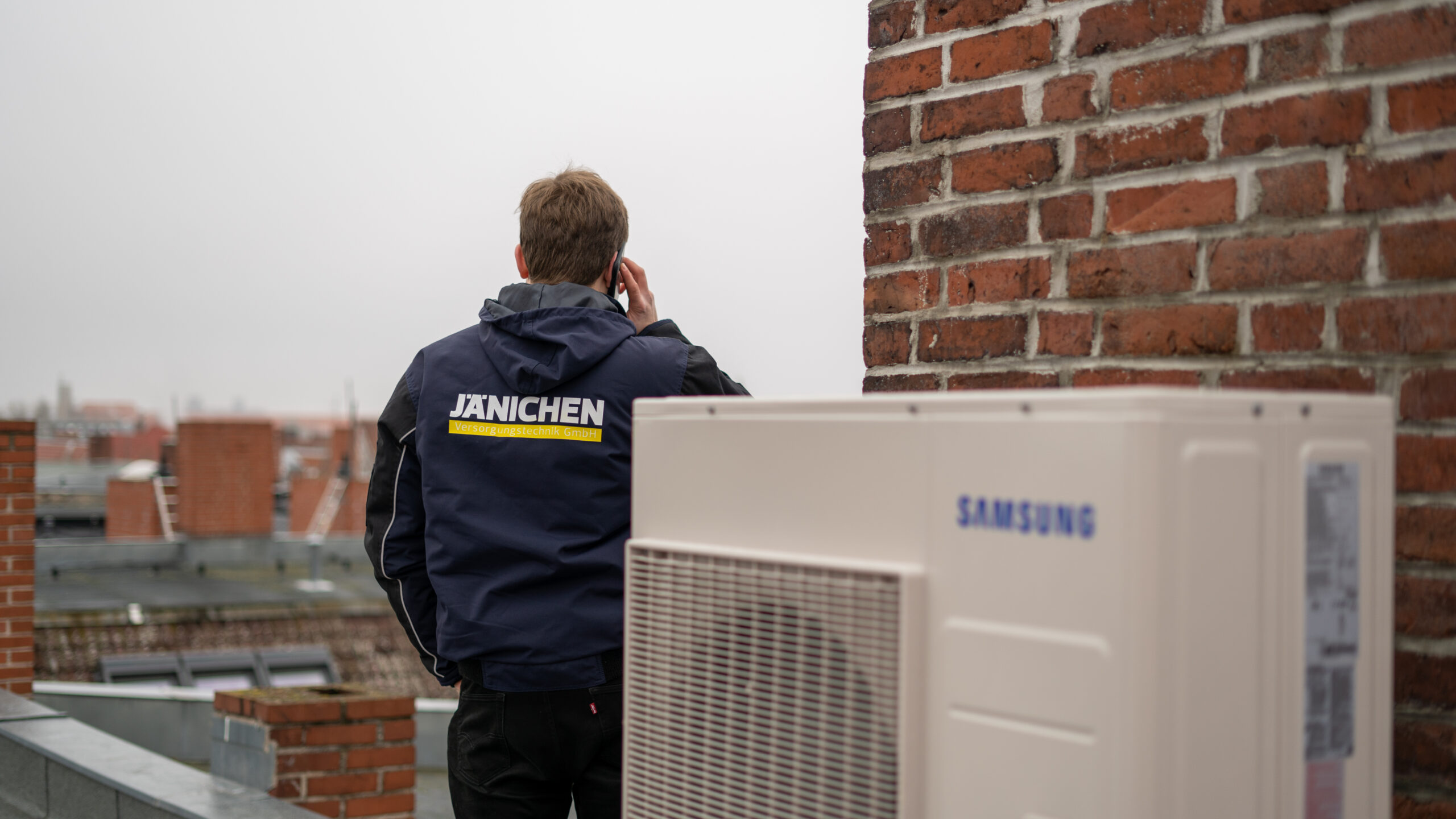 Samsung Klimaanlage Außengerät, installiert von Jänichen an einem Wohnhaus in Berlin