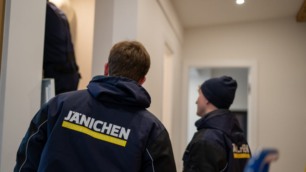 Jänichen Monteure bei der Besichtigung vor einer energetischen Sanierung, Berlin